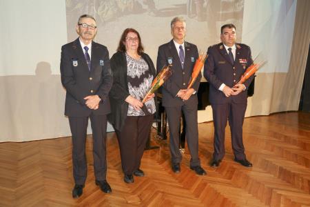 Skupinska zlati znak_korektura